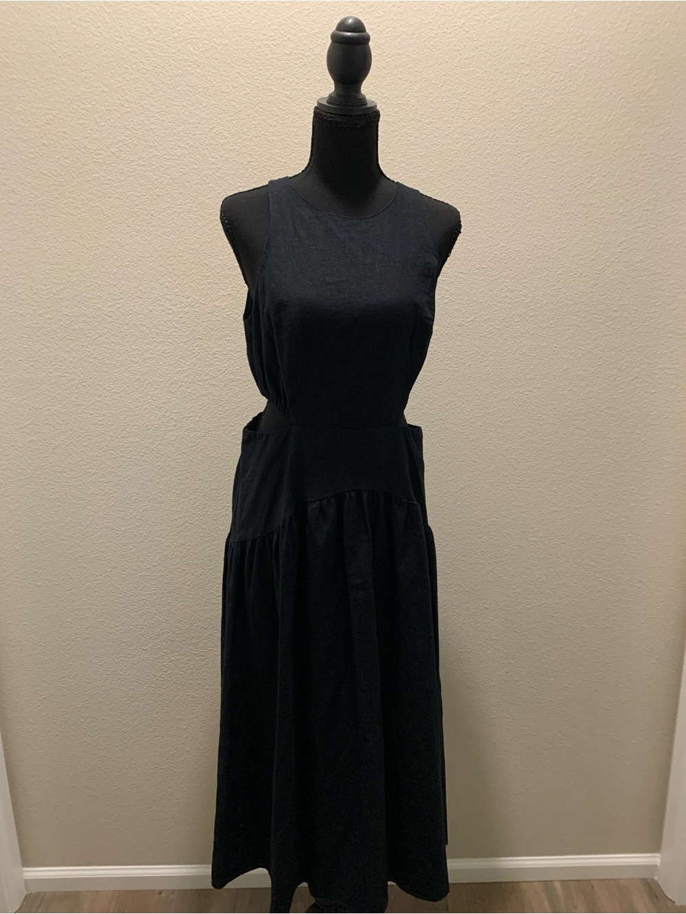 Sleeveless Black Maxi Dress with Cutout Waist NWT (Size S (4-6))
